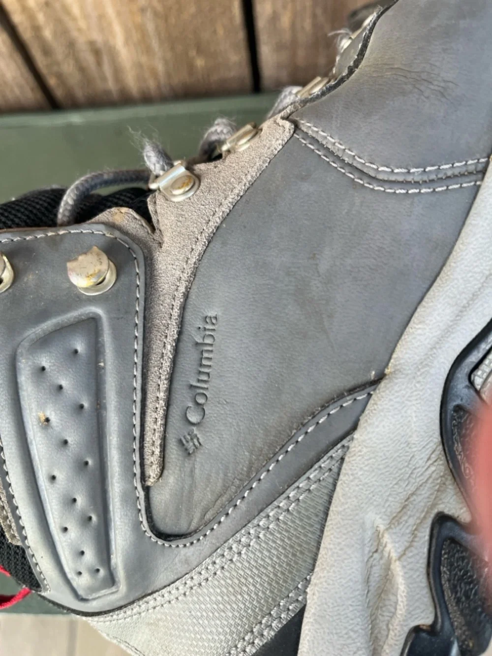 Columbia size 9 men’s hiking boots waterproof - Picture 7 of 11